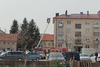 Ugašen požar na višekatnici u središtu Tomislavgrada