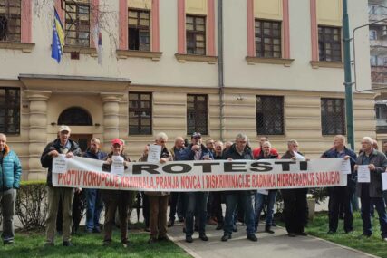 ZABILJEŽILI SMO U Sarajevu protestuju bivši radnici Hidrogradnje: "Umiremo od gladi!" (FOTO)