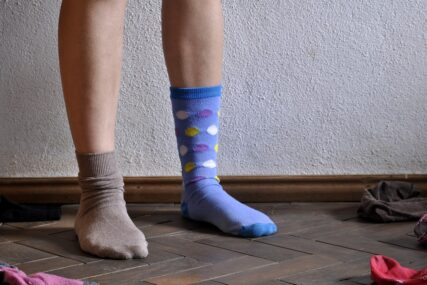 Znate li zašto danas nosimo različite čarape? To je simbol razlike koja svijet čini vedrijim