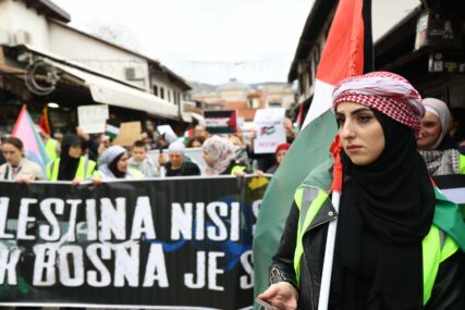 “Palestina nisi sama, Bosna je uvijek sa vama”: Počela protestna šetnja u Sarajevu (FOTO)