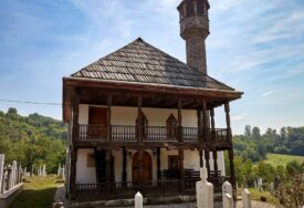 Primjer tradicionalnog bosanskog graditeljstva: Džamije u Džebarima, Priluku i Špionici