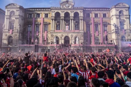 To je ljubav - Preko milion ljudi na ulicama, škole zatvorene, titulu slavila i zvijezda Barcelone!