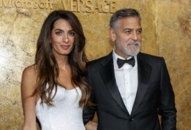 Rijedak snimak Amal i Georgea Clooneyja s blizancima