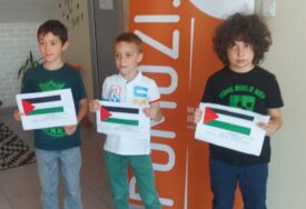 Dječaci Ismail Isa, Mustafa i Fatih sa Grbavice prodavali voće i 220 KM uplatili Pomozi.ba za pomoć djeci Palestine