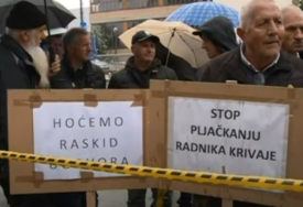 Radnici Krivaje protestuju pred Vladom FBiH, traže sastanak sa Nikšićem (VIDEO)