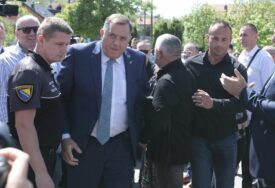Milorad Dodik i Miloš Lukić stigli na suđenje, dočekala ih nekolicina pristalica (FOTO)