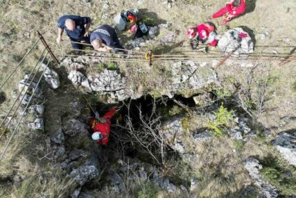 Spasioci traže tijelo Danke Ilić u rupi od 70 metara (VIDEO)