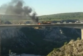 POJAVIO SE SNIMAK Požar na mostu Počitelj POZNAT UZROK (VIDEO)