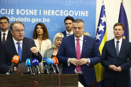 Premijer Nikšić i dopremijeri Kraljević i Mijatović razgovarali sa delegacijom Saveza samostalnih sindikata BiH