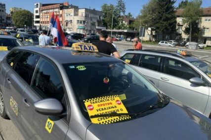 Neki banjalučki taksisti protestovali zbog rezolucije o Srebrenici
