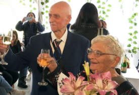 ZA LJUBAV NIKAD NIJE KASNO Bosiljka (82) i Siniša (86) vjenčali se u staračkom domu: "Dopao mi se, a i ja njemu"