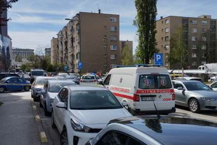 Totalna obustava saobraćaja: Sudar 3 vozila u Sarajevu, jedna osoba ide na preglede na KCUS