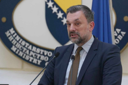 Konaković pozvao Vučića u New York i Potočare: Može da se ogrne zastavom, a i ne mora