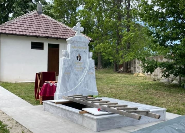 Grob Bate Živojinovića