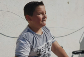 MALI HEROJ Hasan Jukić (13) ruši sve predrasude: Iako je vezan za invalidska kolica to ga ne sprečava da trenira, svira...