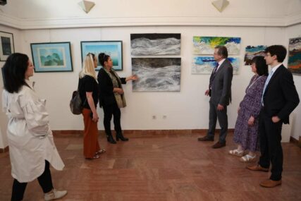 U Galeriji 'Preporod' izložba sjećanja na Amru Kozić - Voljela je slikarstvo, planinu i ljude (FOTO)