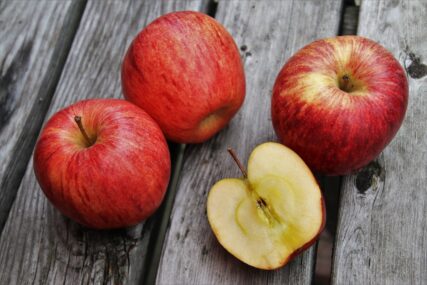 Za duži život: Evo zašto je dobro pojesti po jednu jabuku svaki dan