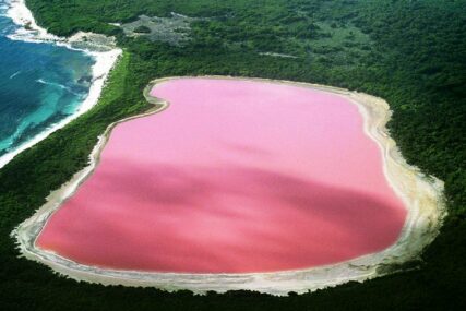 Dugo je bila MISTERIJA: Stručnjaci objasnili zašto jezero Hillier ima nestvarnu ružičastu boju