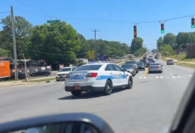 Haos na ulicama Sjeverne Karoline, pogođeno više policajaca (VIDEO)