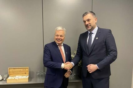 Konaković s evropskim komesarom Reyndersom o aktivnostima BiH nakon otvaranja pregovora s EU