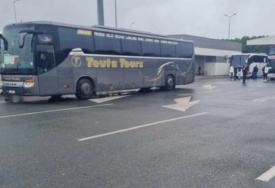 Jesu li autobusi sa Kosova blokirani na granici Srbije i Hrvatske? - Stigao odgovor policije
