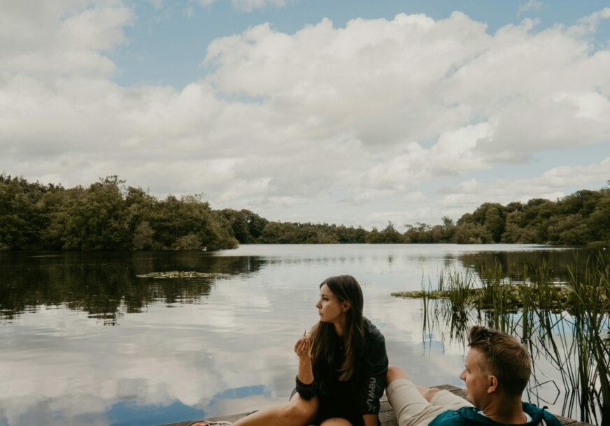 ljubav parovi priroda uzivanje