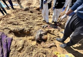 Gaza: U dvorištu bolnice Al-Shifa otkrivena masovna grobnica