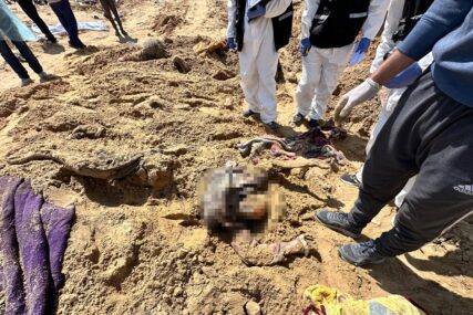Gaza: U dvorištu bolnice Al-Shifa otkrivena masovna grobnica