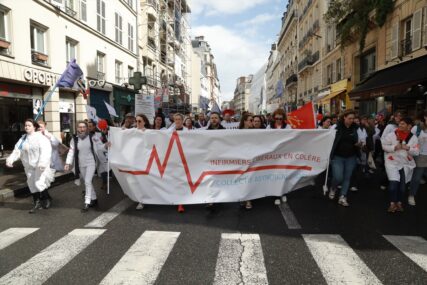 Traže veće plate: Medicinske sestre održale protest u Parizu