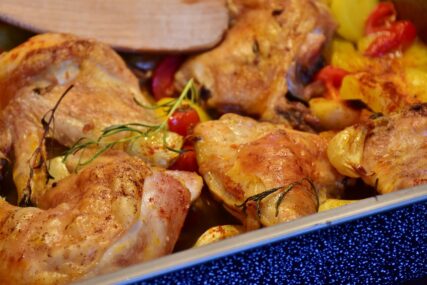 Za samo 15 minuta napravite finu piletinu i povrće za ručak
