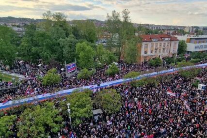 Arhiv javnih skupova: Stručnjaci iz Srbije kažu da je bilo 7.000 ljudi a MUP RS 50.000 na Dodikovom mitingu