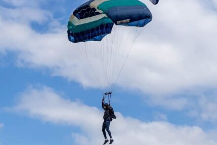 Bosnainfo donosi priču o padobranstvu: Smijete li skočiti s 3.000 metara brzinom od 200 na sat?