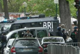 DRAMA U PARIZU Muškarac u zgradi iranskog konzulata prijeti da će se RAZNIJETI BOMBOM