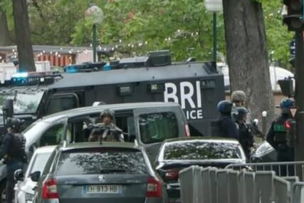 DRAMA U PARIZU Muškarac u zgradi iranskog konzulata prijeti da će se RAZNIJETI BOMBOM