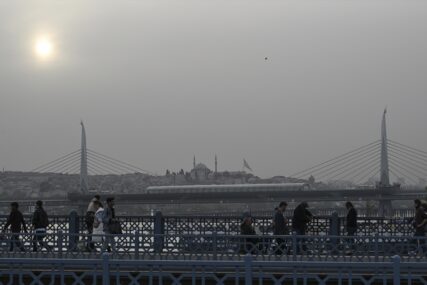 Oblaci prašine i pijeska iz sjeverne Afrike prekrili gradove u Turske (FOTO)