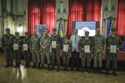 Svečana promocija oficira specijalista službi i prijem u vojnu službu u Oružane Snage BiH (FOTO)