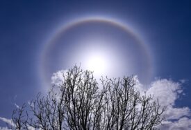 FOTO Neobična pojava na nebu iznad turskog Vana: Ledeni prsten oko Sunca