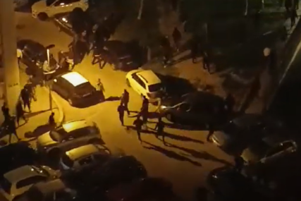 NAKON POBJEDE DINAMA U SPLITU Navijači upali u teren, pa izazvali nerede na ulicama, kontejneri gore, potpuni je haos... (VIDEO)