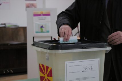 Počeli dvostruki izbori u Sjevernoj Makedoniji, mogli bi odrediti evropsku budućnost zemlje