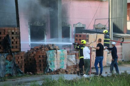 Čuvar Nermin Karić izgubio život u požaru firme “Dom smreka” u Srebreniku