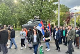 Počelo okupljanje Dodikovih pristalica u Banjoj Luci, dovozili su ih autobusima i iz Srbije