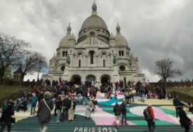 Stepenice koje vode do bazilike Presvetog srca, jedan od simbola Pariza, oslikane za Olimpijske igre