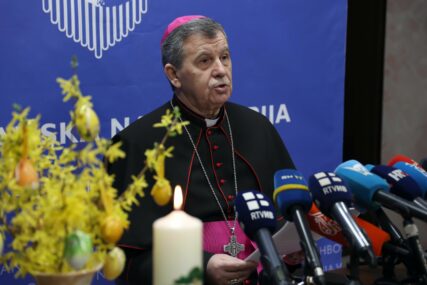 Nadbiskup Vukšić čestitao Bajram: Ujedinimo se da ugasimo vatru mržnje