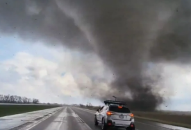 Hitno upozorenje: Tornado uništio grad u SAD-u, stanovnici pozvani na evakuaciju - pogledajte snimke
