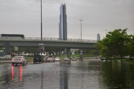 Obilne padavine izazvale poplave u Dubaiju, otkazani pojedini letovi (FOTO)