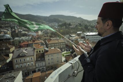Učenje ezana sa munare Begove džamije u Sarajevu tradicija duga skoro 500 godina