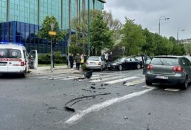 U saobraćajnoj nesreći kod zgrade Elektroprivrede učestvovala četiri automobila