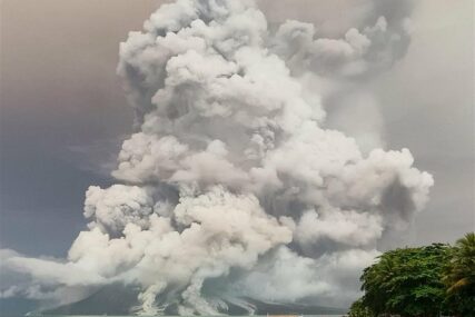 Eruptirao vulkan Ruang: Aerodrom zatvoren, stanovništvo evakuisano