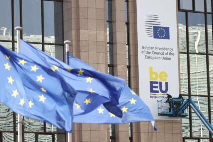 EU službeno uvjetuje integraciju Srbije normalizacijom odnosa s Kosovom