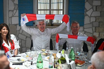 Čović čestitao godišnjicu navijačkoj grupi koja redovno negira državu BiH i vrijeđa sve što nosi predznak zemlje u kojoj žive i rade (FOTO)